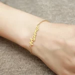 Bracelet en acier inoxydable doré “Mama” pour la fête des mères 2