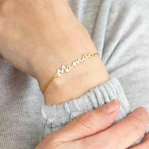 Bracelet en acier inoxydable doré “Mama” pour la fête des mères 1